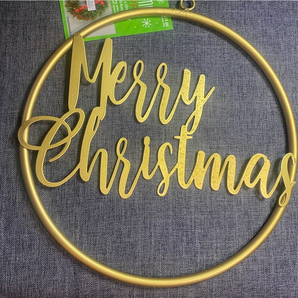 Gold toned 10 inch wreath embellishment Merry Christmas NWT - Picture 1 of 4